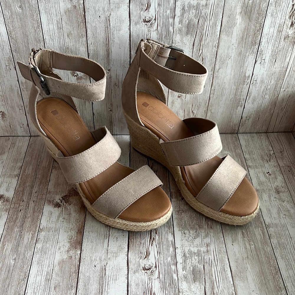 Dolcetta Suze Espadrille wedge sandals tan beige almond size 8 😀